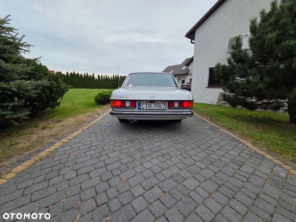 Mercedes-Benz W123 - 18