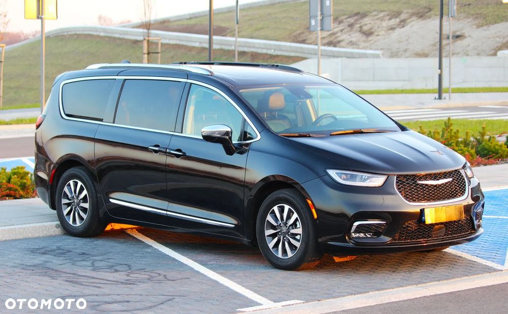Chrysler Pacifica - 1