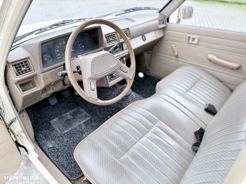 Toyota Hilux 2.4 D LN56L - 2