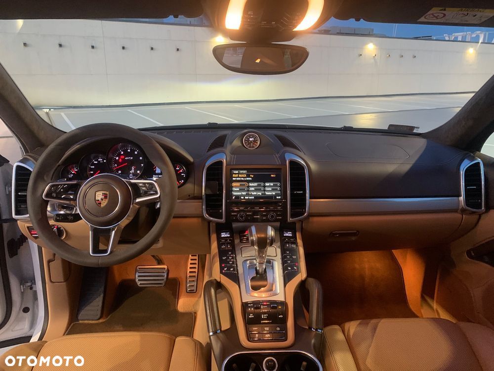 Porsche Cayenne GTS - 18