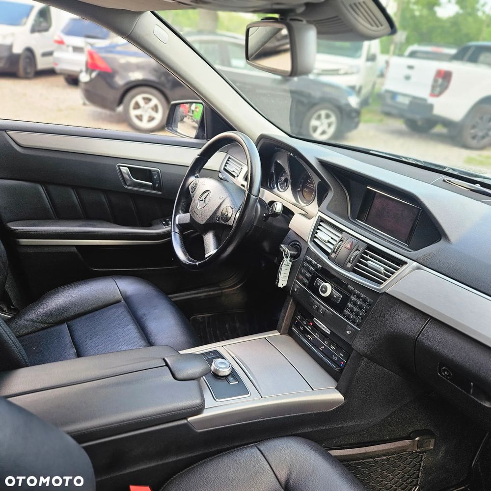 Mercedes-Benz Klasa E 350 CDI DPF BlueEFFICIENCY 7G-TRONIC Avantgarde - 24