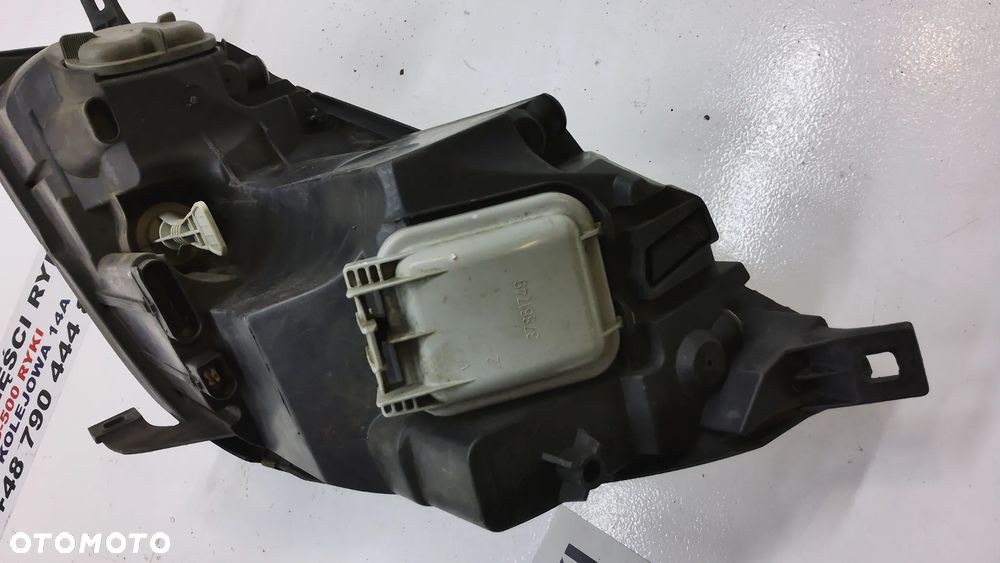 Mitsubishi Colt Lampa Przód Prawa Strona 0 301 208  202 - 6