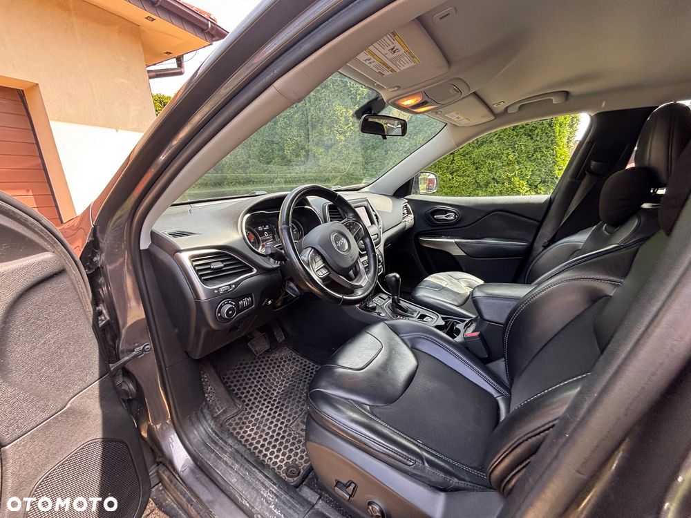Jeep Cherokee - 9