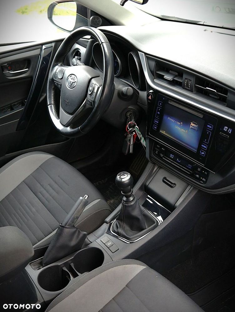 Toyota Auris 1.6 Premium Comfort - 17