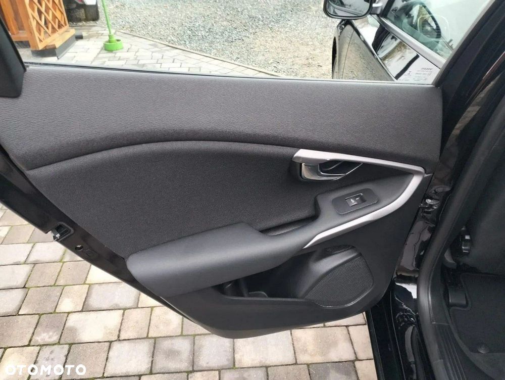 Volvo V40 D2 Momentum - 22