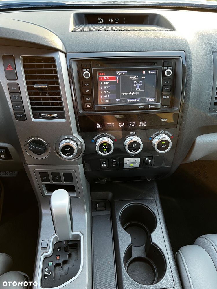 Toyota Sequoia - 13