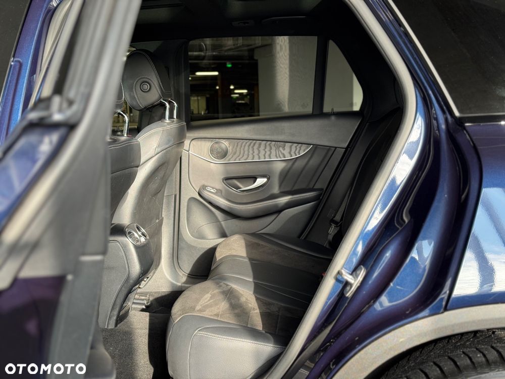 Mercedes-Benz GLC 250 4Matic 9G-TRONIC AMG Line - 9