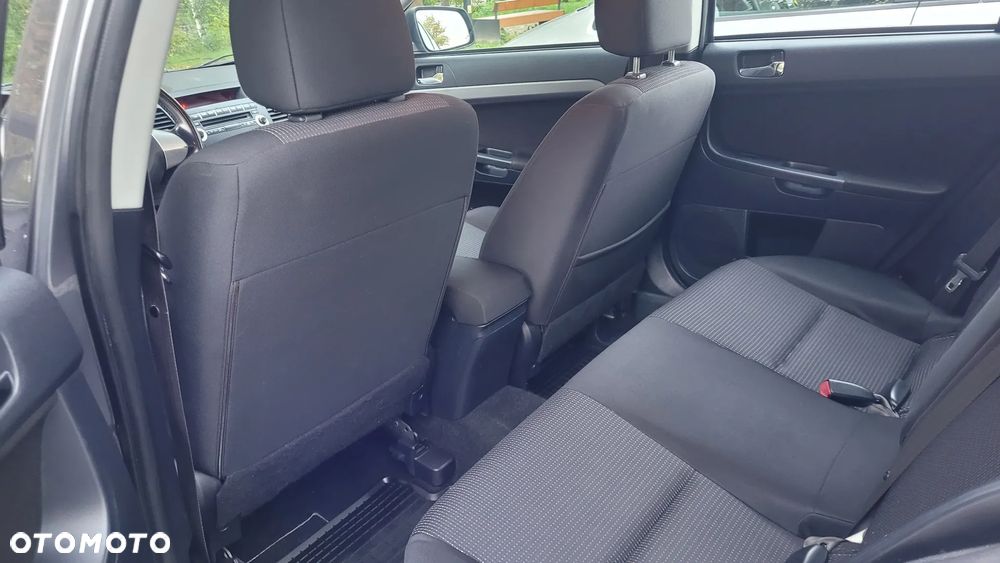 Mitsubishi Lancer 1.5 Invite - 4