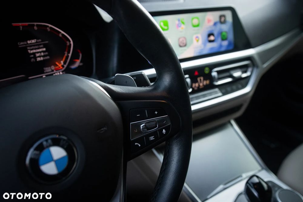BMW Seria 3 330i xDrive Sport Line - 27
