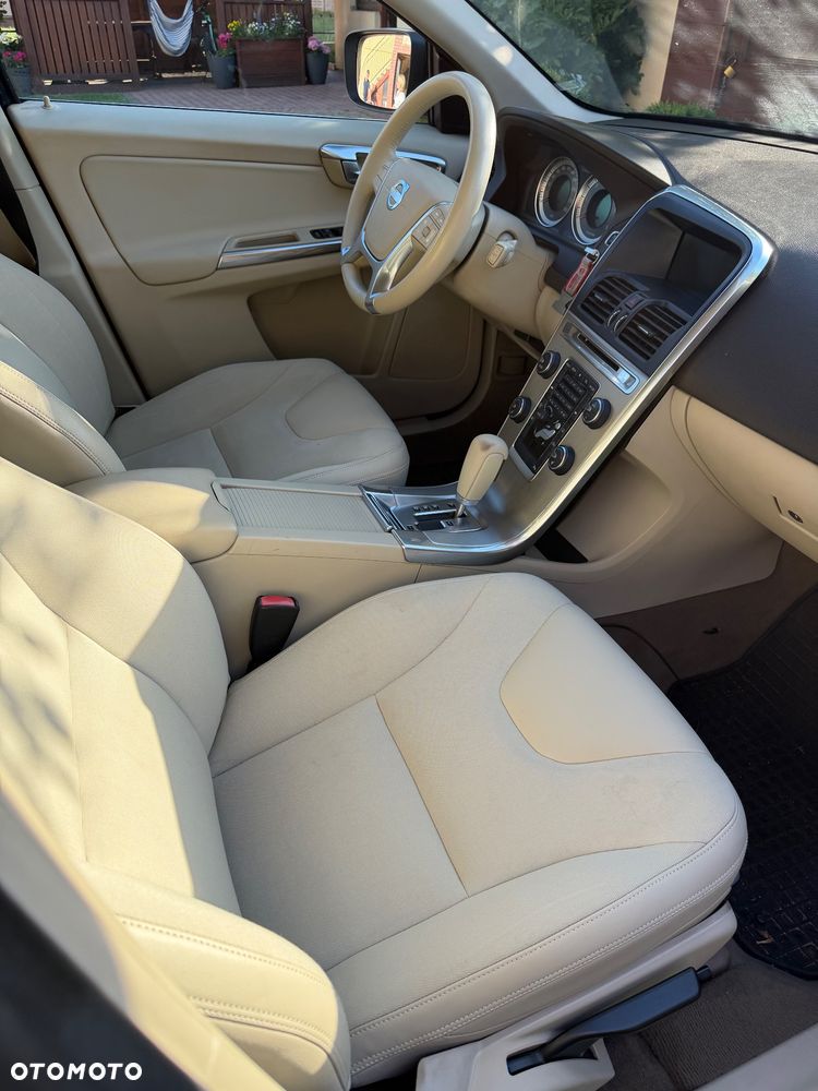 Volvo XC 60 D3 Momentum - 23