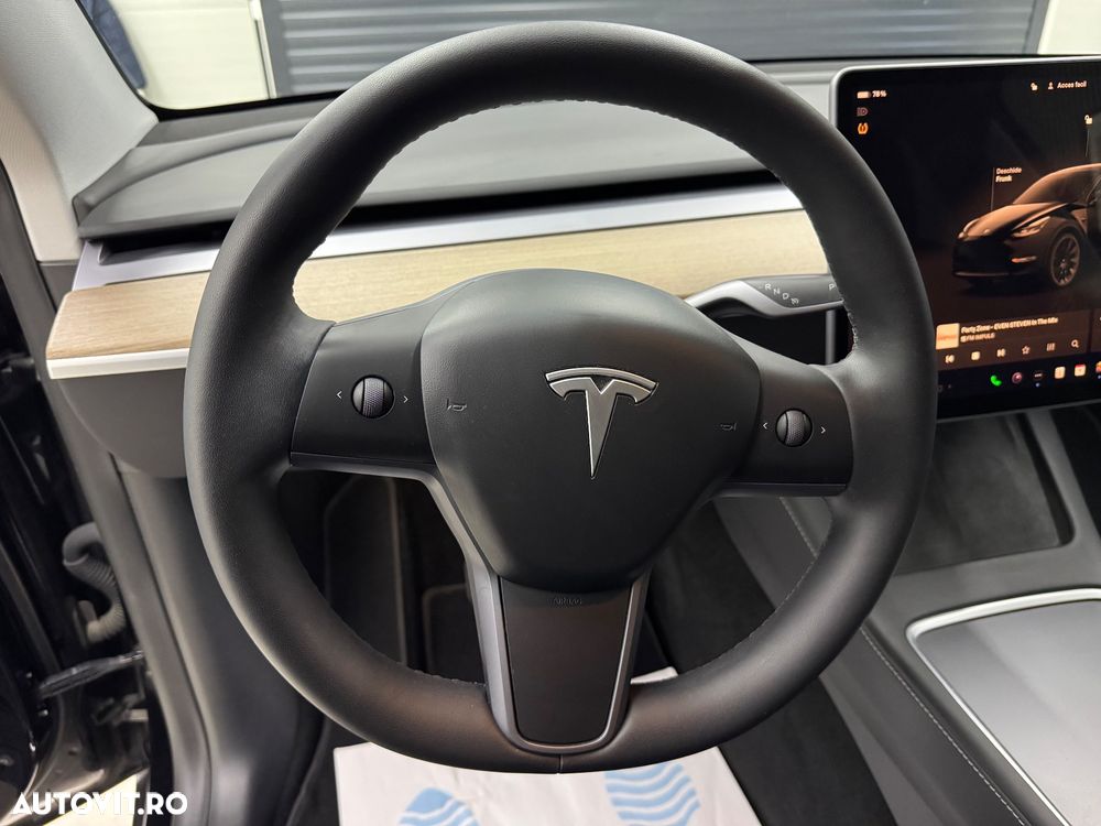 Tesla Model Y Long Range Dual Motor AWD - 23
