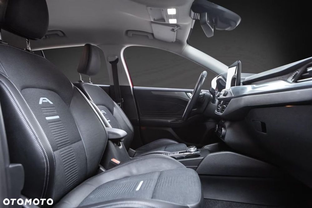 Ford Focus 1.0 EcoBoost Active - 9
