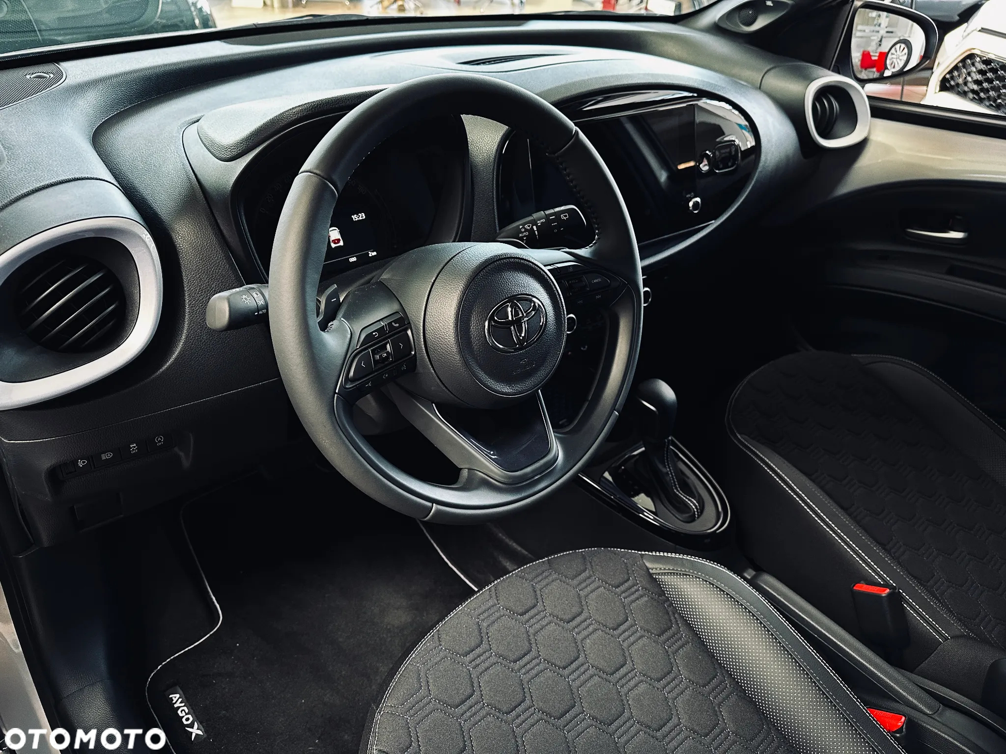 Toyota Aygo X 1.0 VVT-i JBL CVT - 11