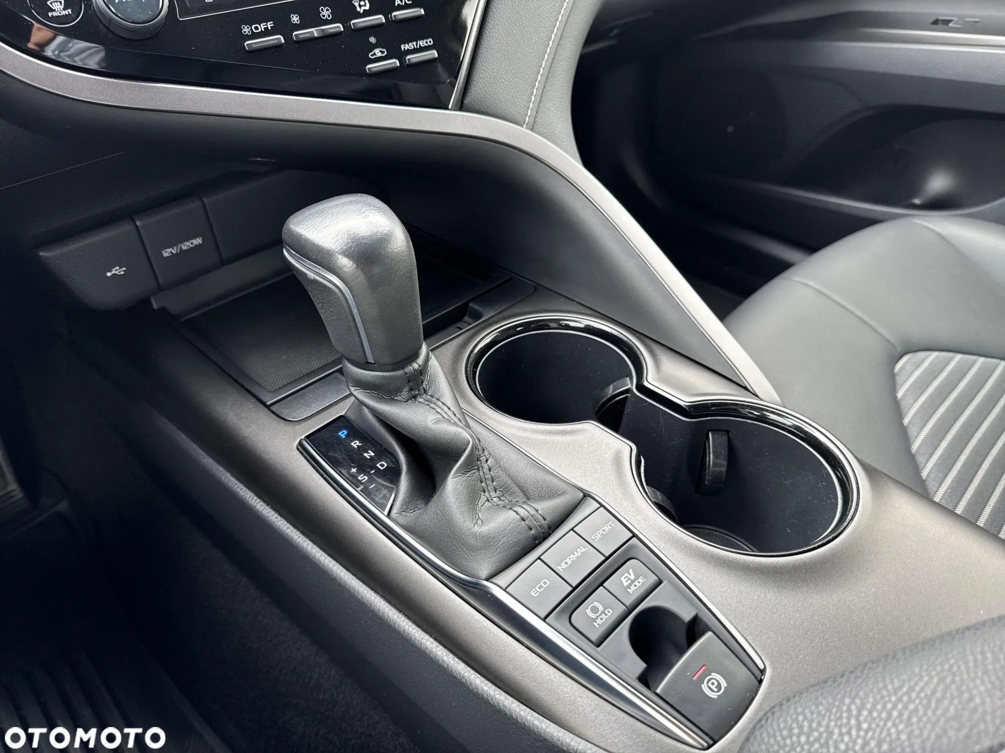 Toyota Camry 2.5 Hybrid Prestige CVT - 26