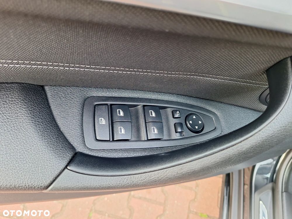 BMW X1 xDrive18d Sport Line - 30