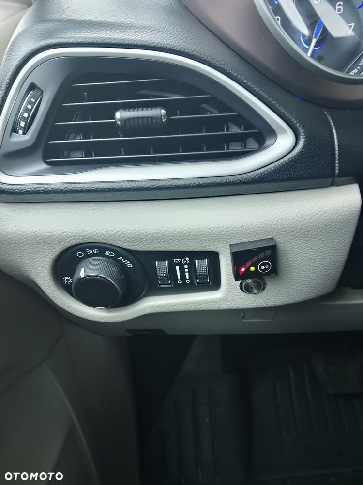 Chrysler Pacifica - 12
