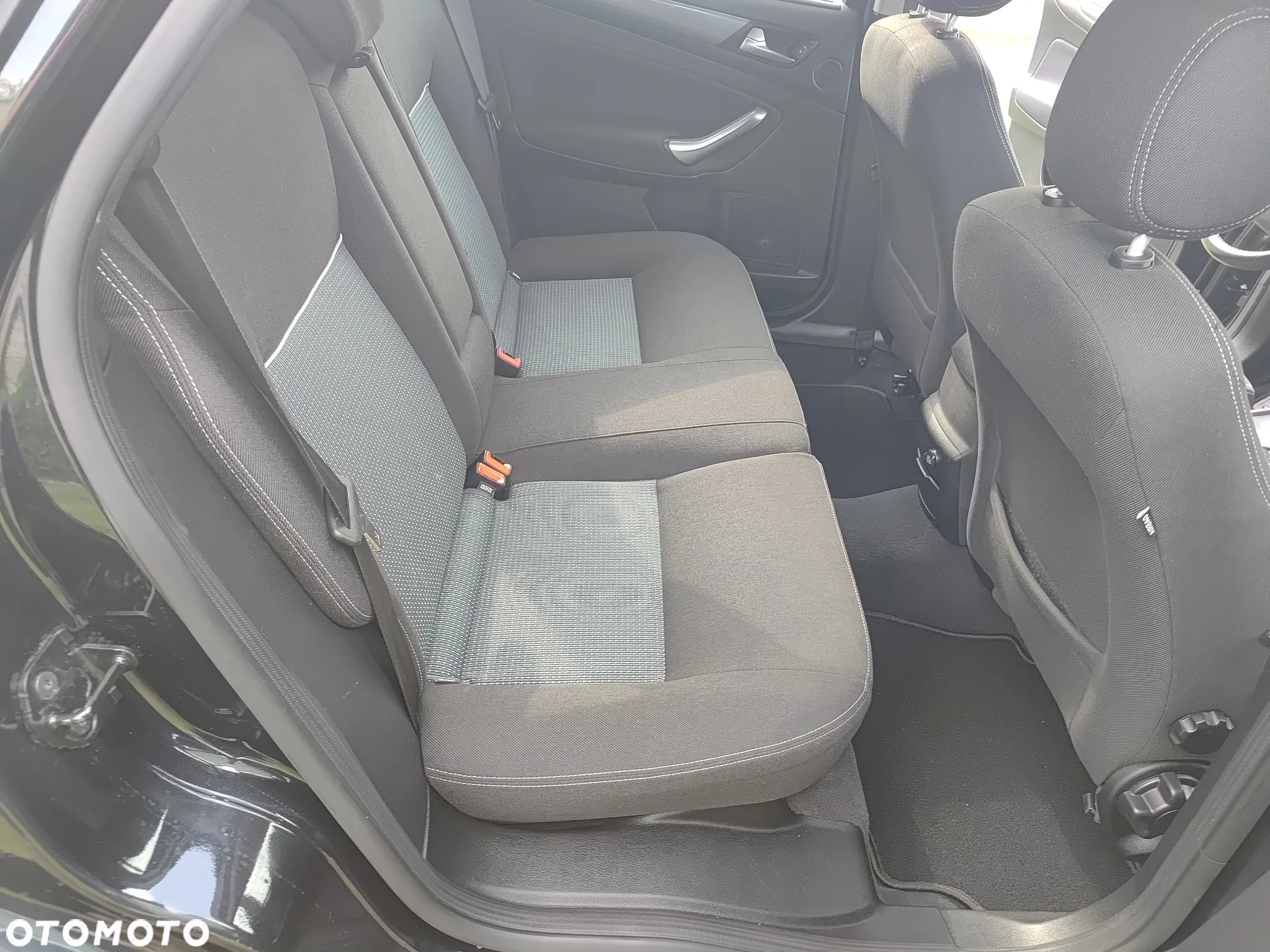 Ford Mondeo 1.6 Ambiente - 19