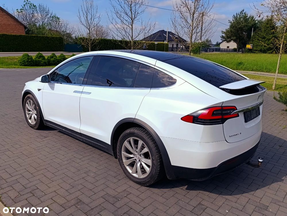 Tesla Model X - 27