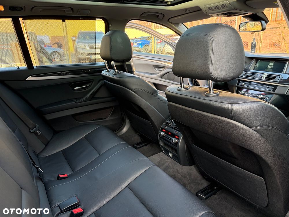 BMW Seria 5 520d xDrive - 15