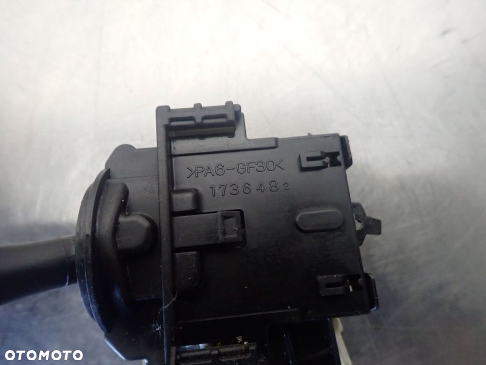PRZEŁĄCZNIK ŚWIATEŁ KIERUNKOWSKAZÓW TOYOTA RAV4 II 2.0 D 1736482 - 2