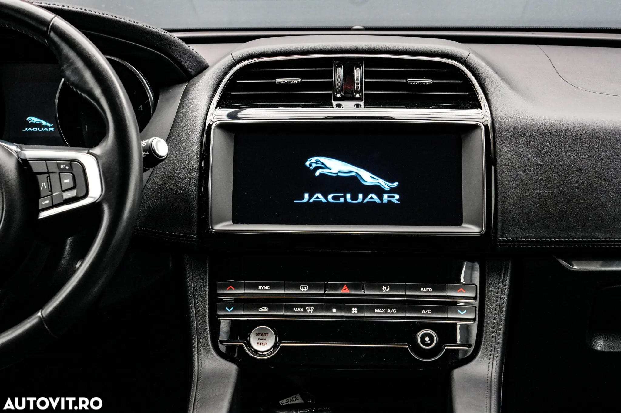 Jaguar F-Pace 25d AWD Pure - 18