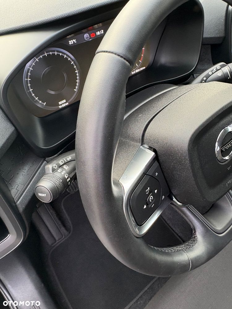 Volvo XC 40 T3 Momentum Pro - 25