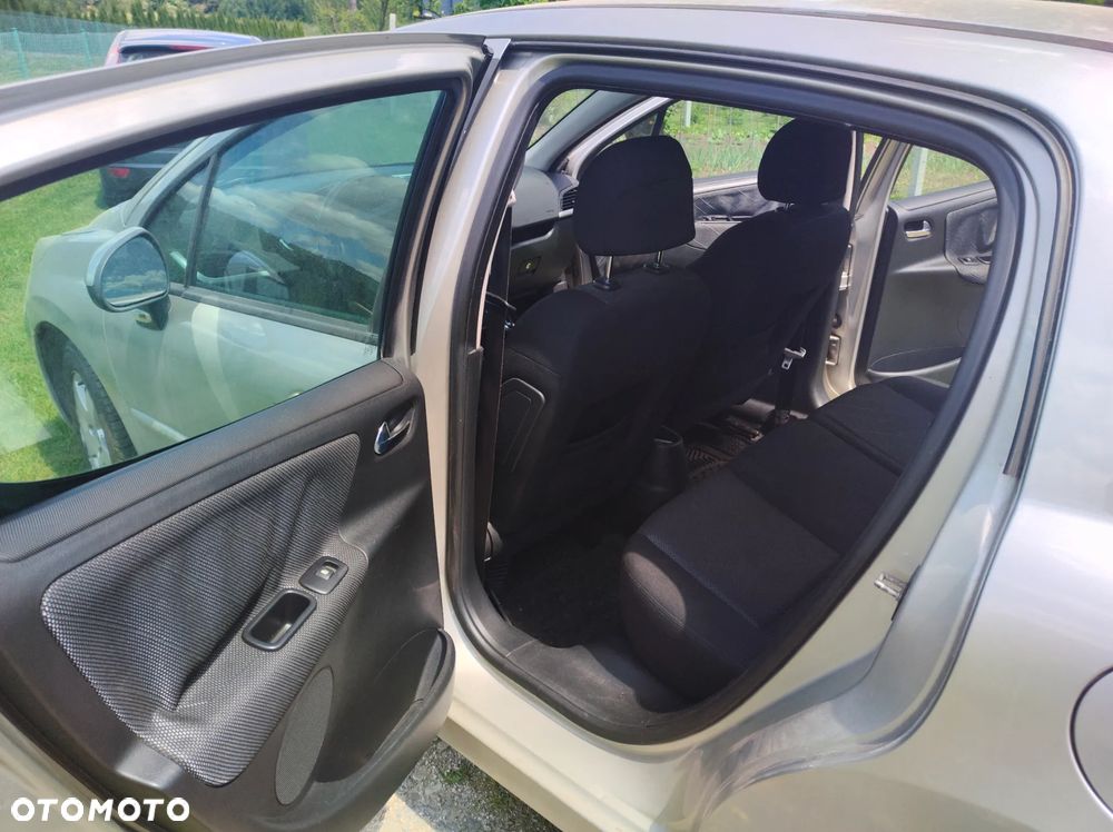 Peugeot 207 1.4 - 9