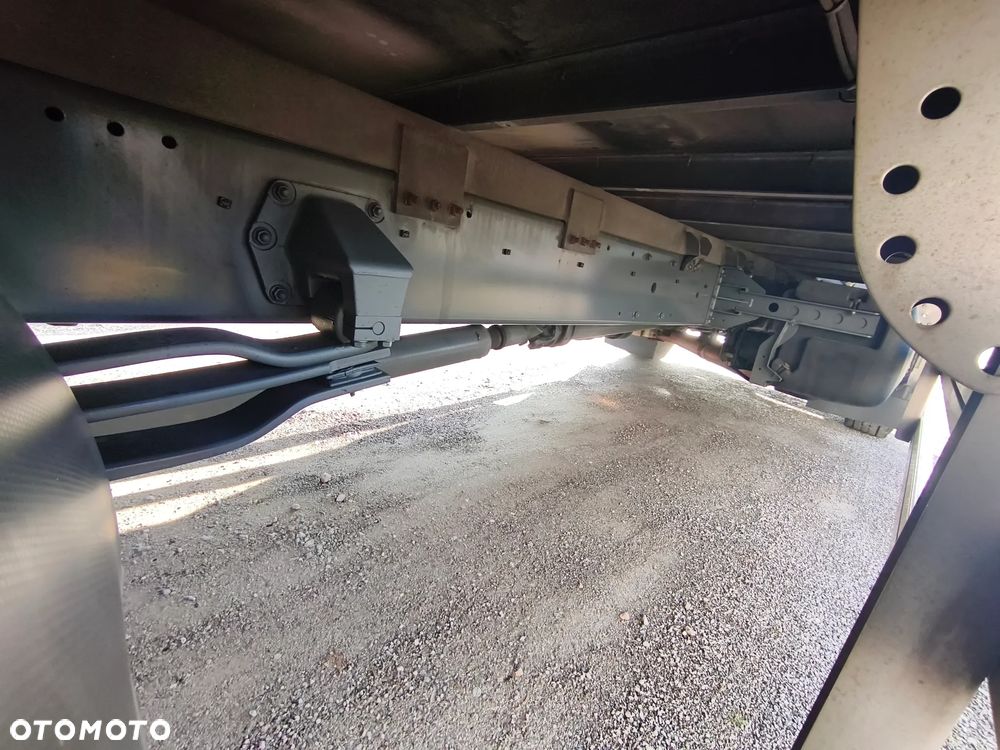 DAF DAF LF 250 / FA 290 / Izoterma / Winda / Holandia / Przebieg 241000 km /18 palet - 21