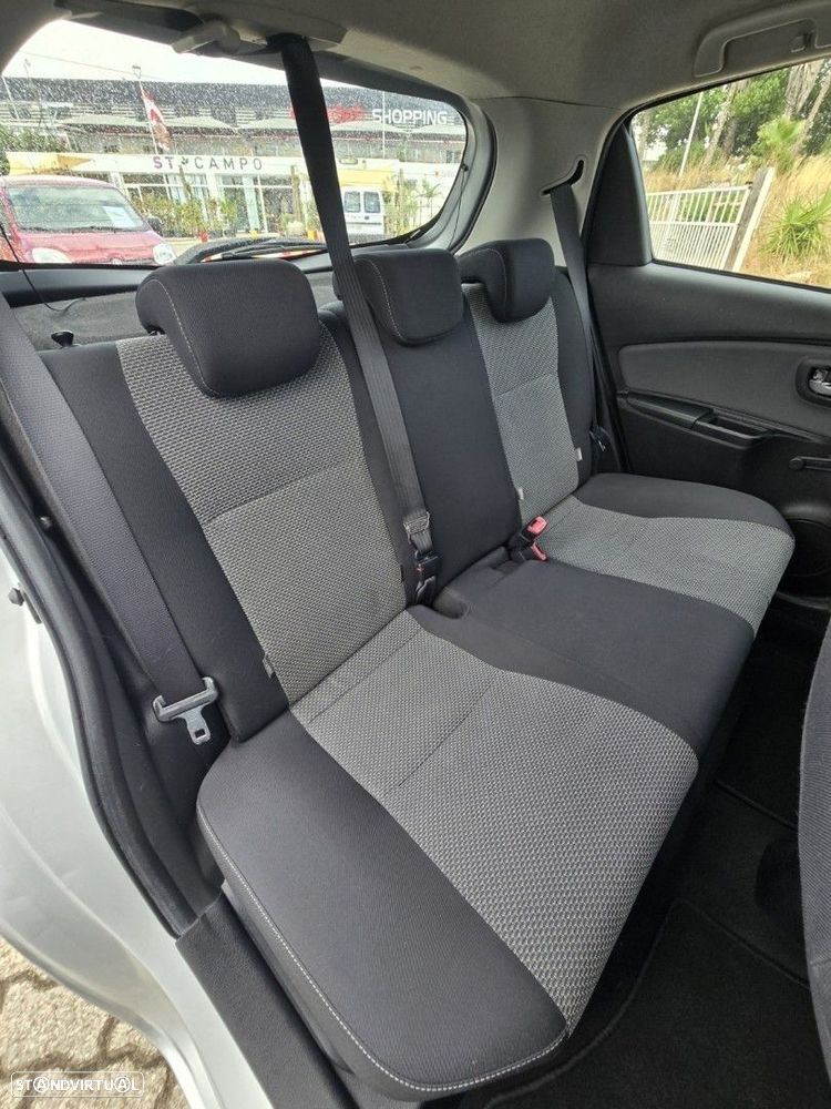 Toyota Yaris 1.5 HSD Comfort - 12