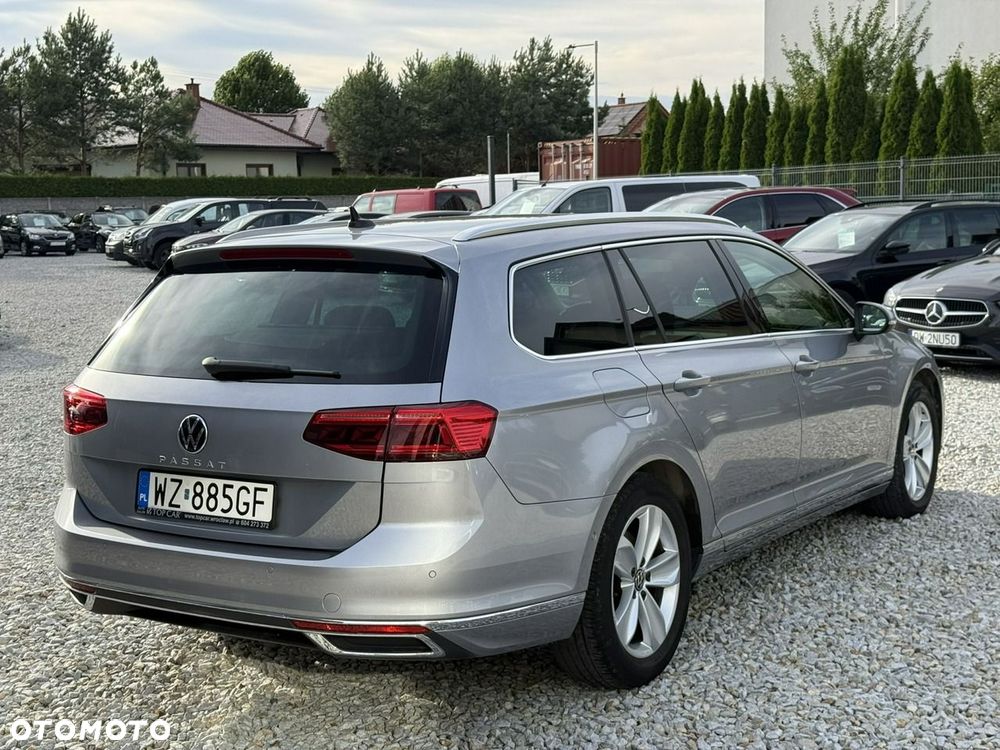 Volkswagen Passat Variant 2.0 TDI Elegance DSG - 9