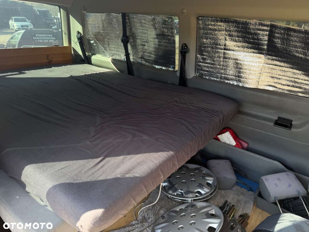 Volkswagen Caravelle - 15