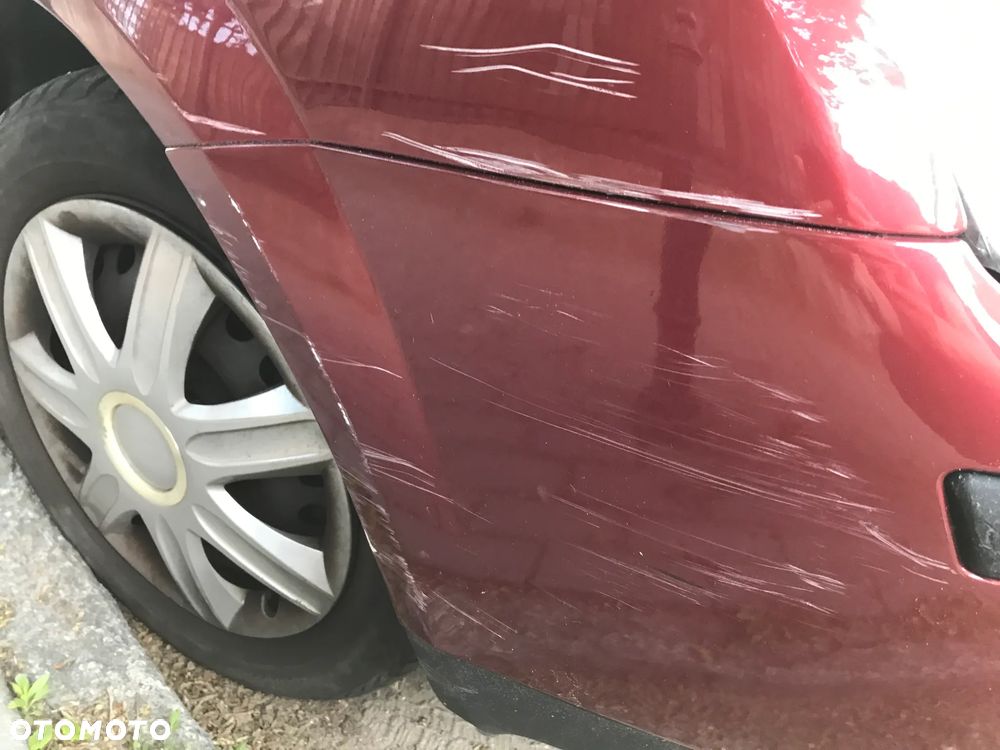 Ford Mondeo 1.8 Ghia - 13