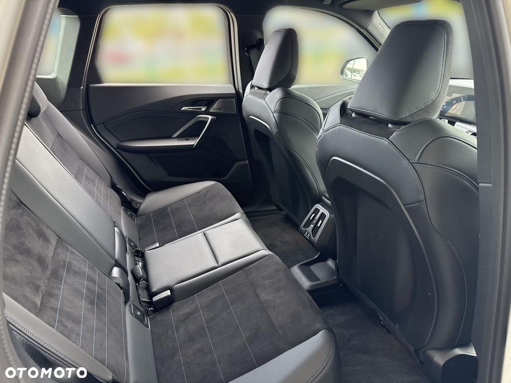 BMW iX1 eDrive20 66.5kWh M Sport - 16