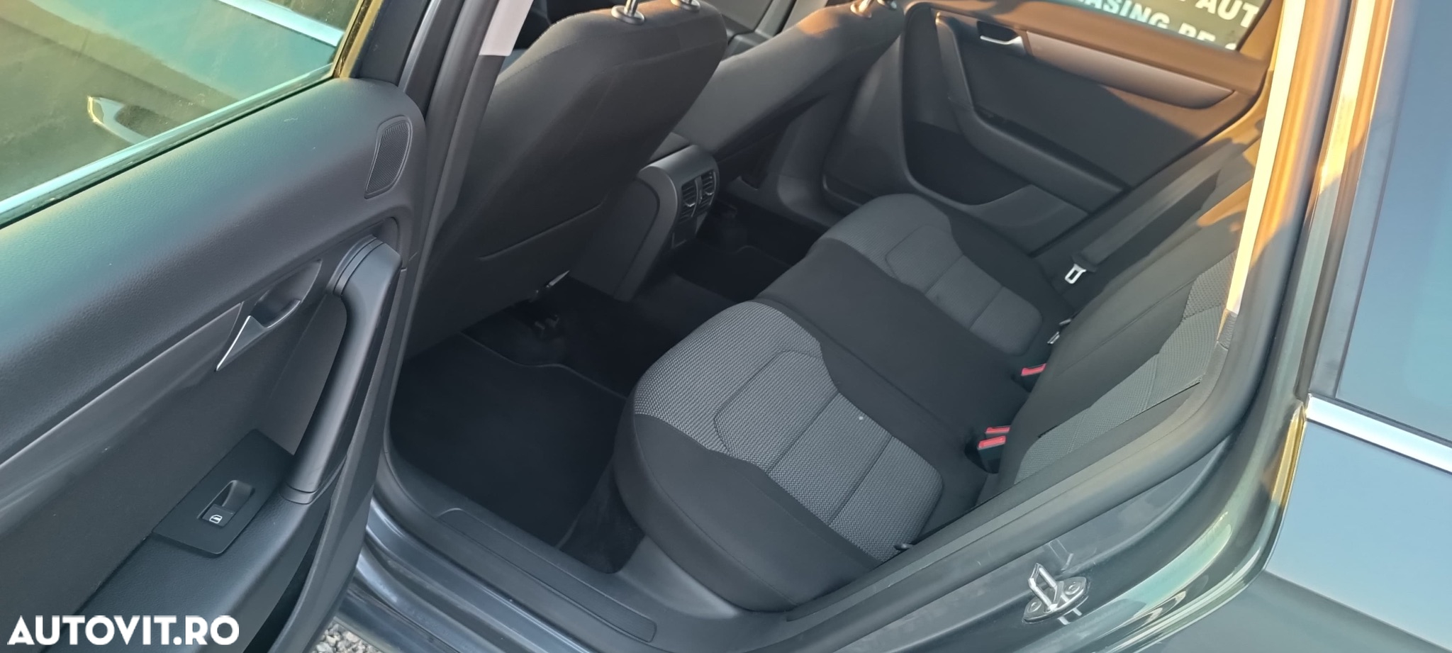 Volkswagen Passat Variant 1.6 TDI BlueMotion Technology Comfortline - 9