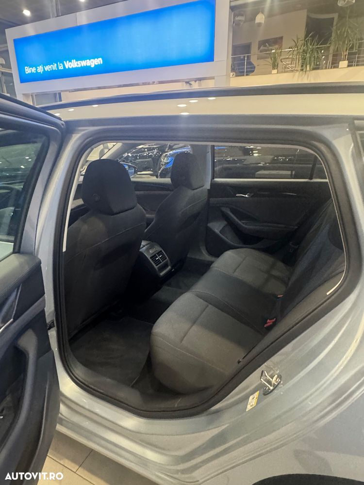 Volkswagen Passat 1.5 eTSI DSG MHEV Base - 5