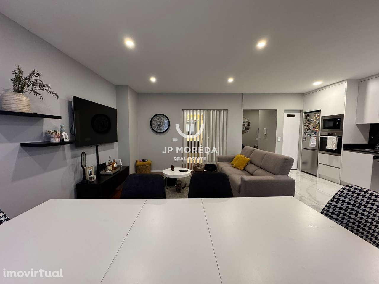 T2 com varanda, garagem e elevador no centro de Santo Tirso - Grande imagem: 4/16