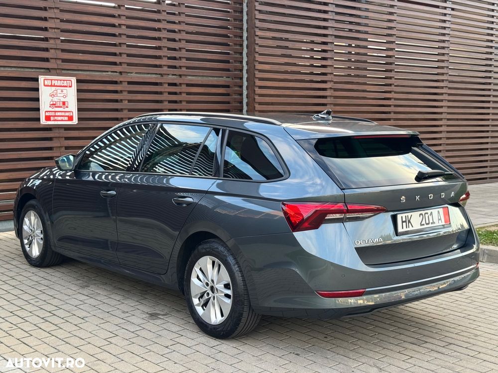 Skoda Octavia Combi 2.0 TDI Sportline - 3