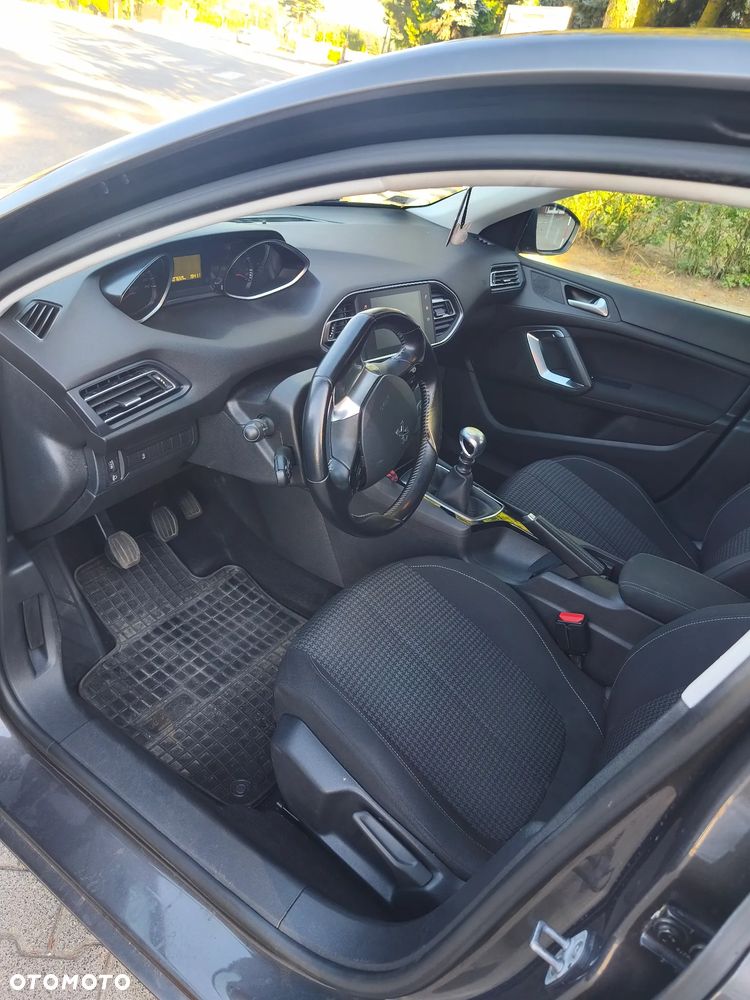 Peugeot 308 1.2 PureTech Allure S&S - 15