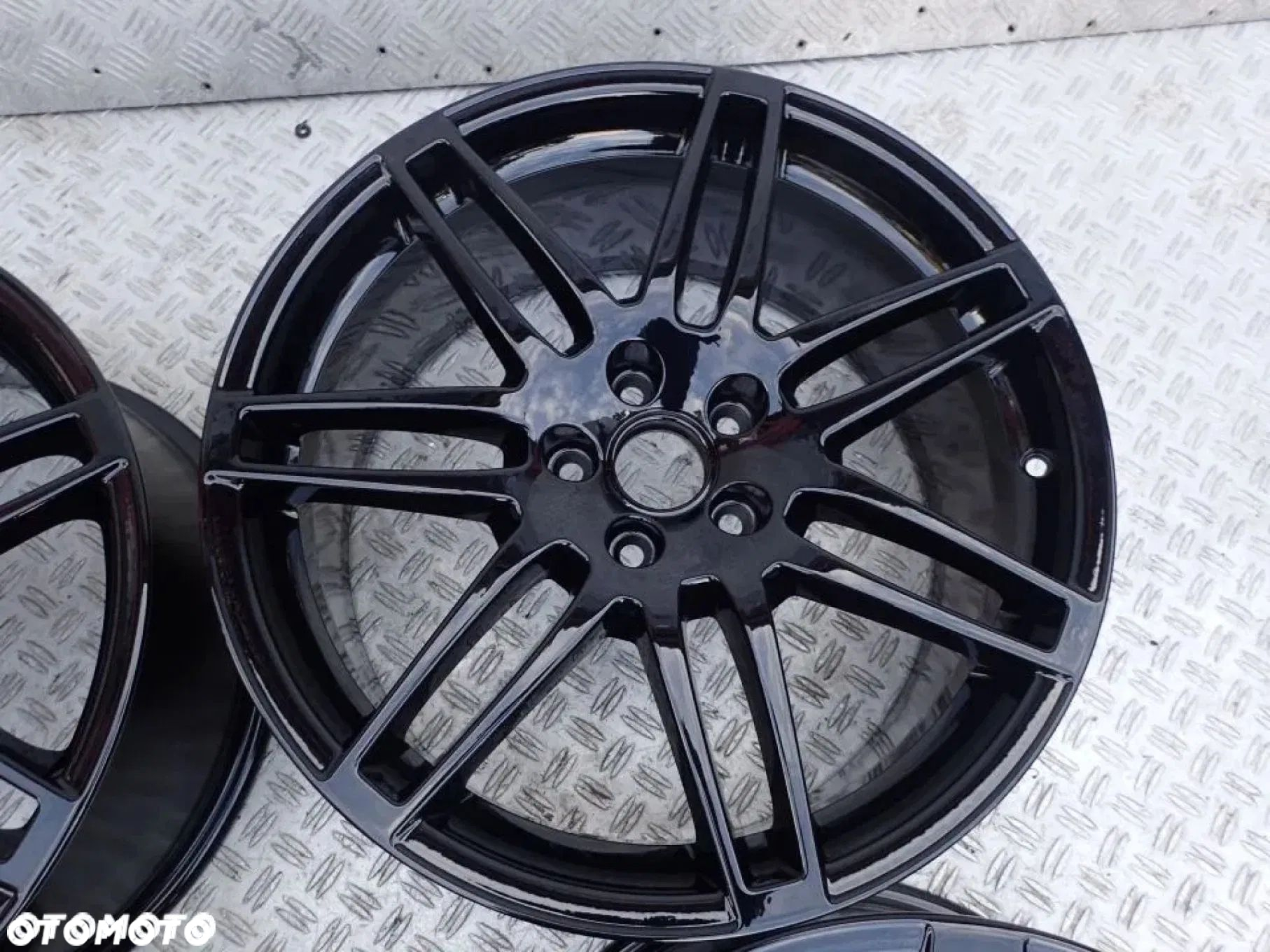 FELGI ALUMINIOWE AUDI A6 19 CALI 4F0601025BA 8.5X19 ET48 CZARNY POŁYSK RADOM - 7