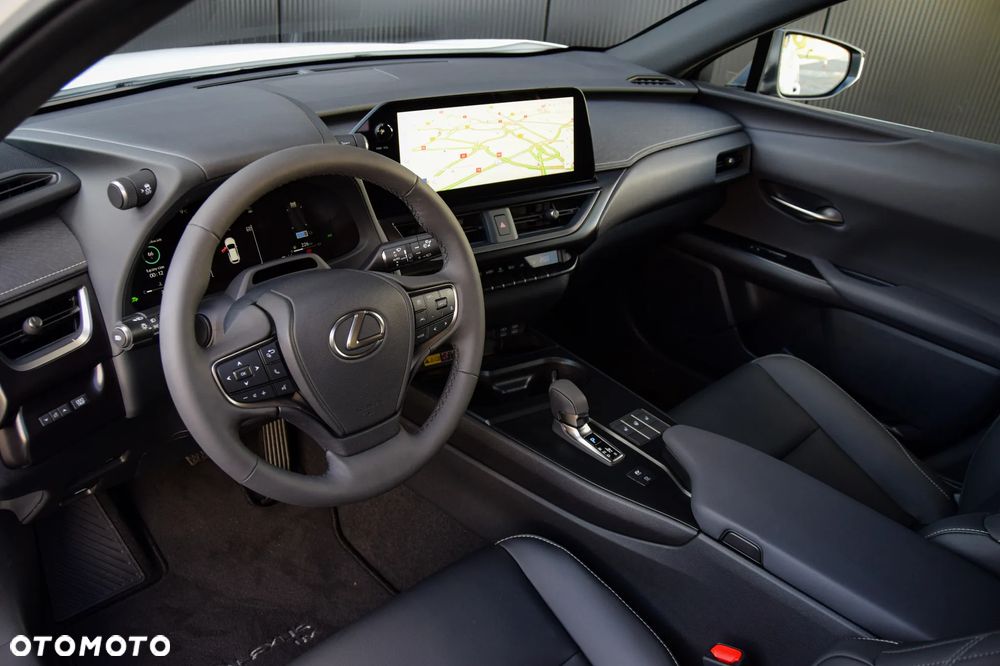 Lexus UX 300h F Sport Design - 3