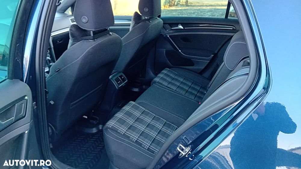 Volkswagen Golf 2.0 TDI GTD - 9
