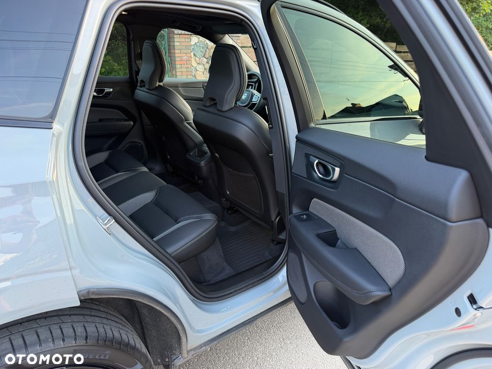 Volvo XC 60 B5 B AWD Plus Black Edition - 15