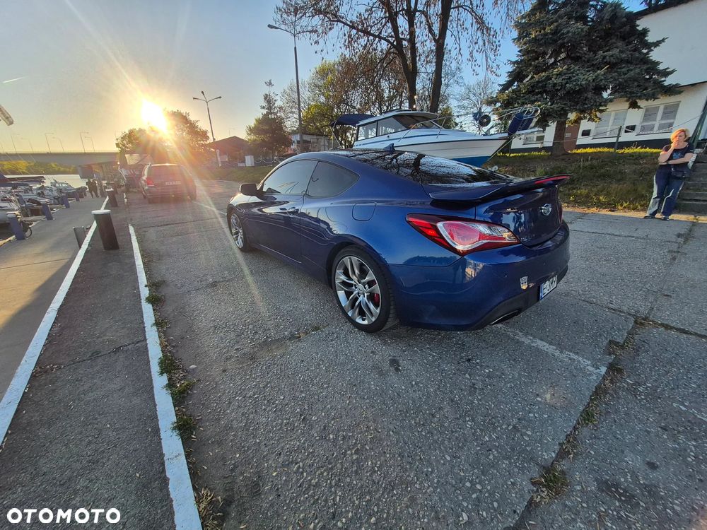 Hyundai Genesis Coupe - 4