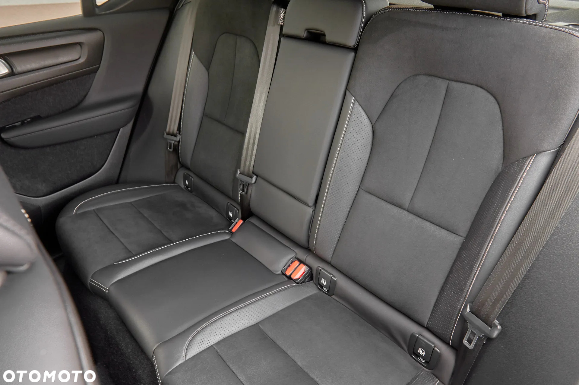 Volvo XC 40 T3 R-Design - 33