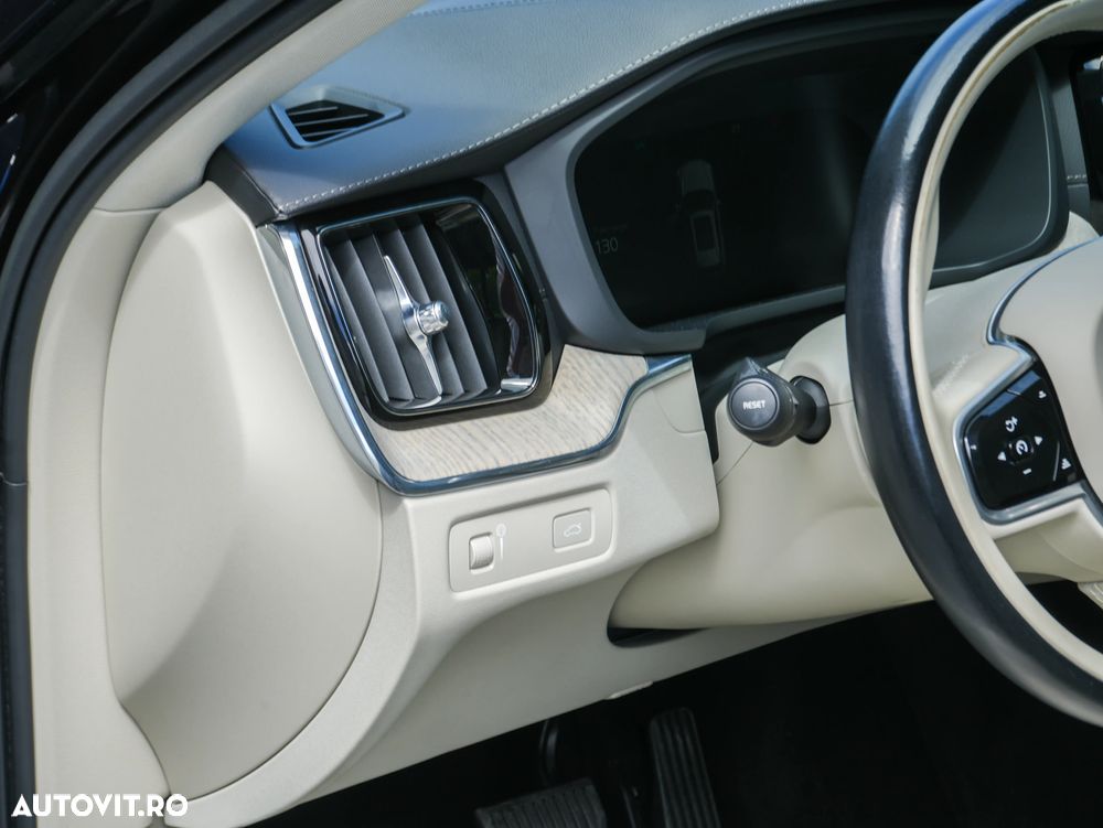 Volvo XC 60 B4 MHEV AT8 AWD Inscription - 24