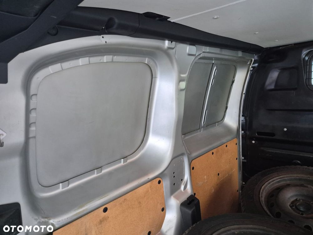 Toyota ProAce 1.6 / L1H1 / AUTOMAT / BEZWYPADKOWY / SERWISOWANY / KSIĄŻKA SERWISOWA / STAN IDEALNY / KRÓTKI / ALUFELGI - 23