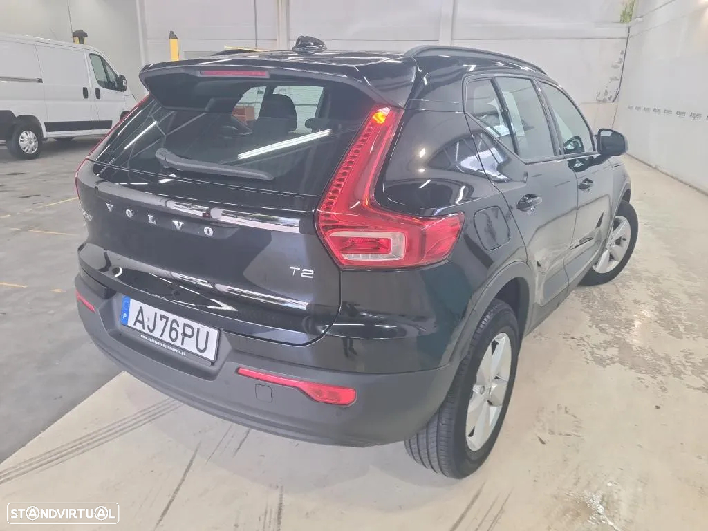 Volvo XC 40 1.5 T2 Momentum Core - 2