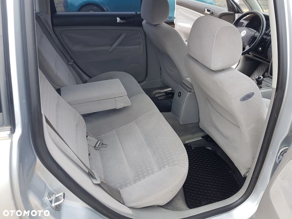 Volkswagen Passat 1.8 5V Turbo Comfortline Family - 15