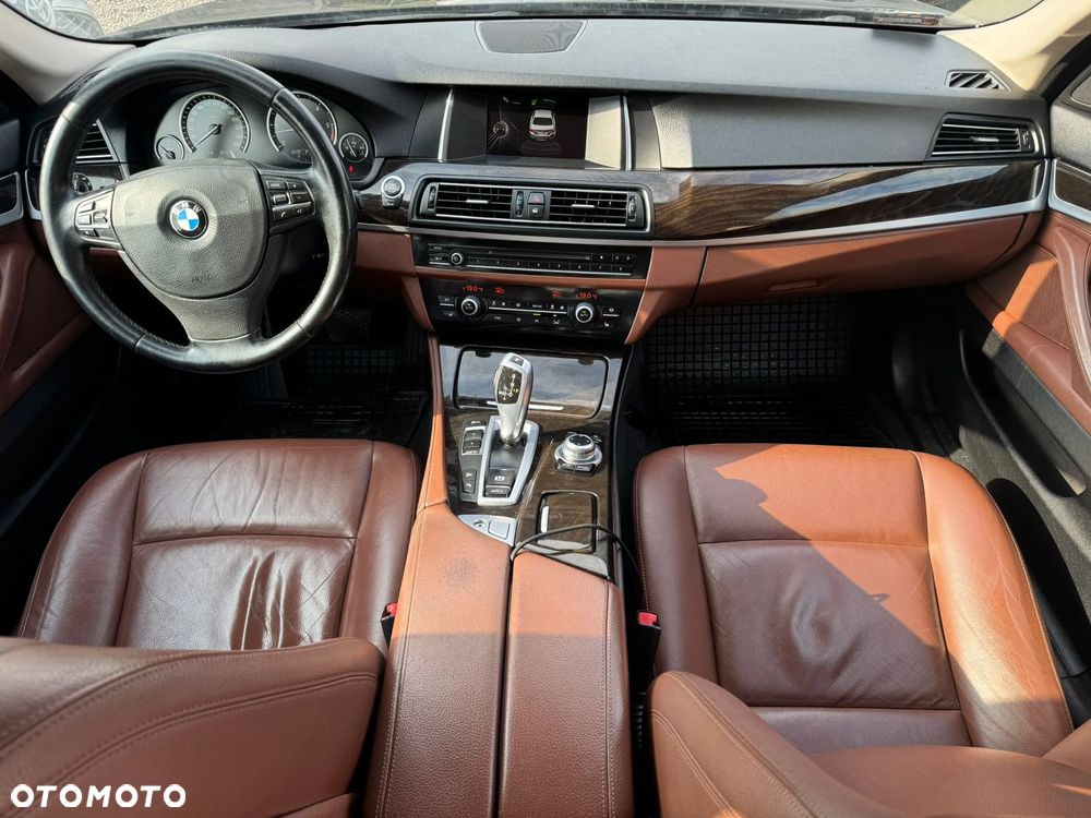 BMW Seria 5 530d xDrive Sport-Aut Modern Line - 11