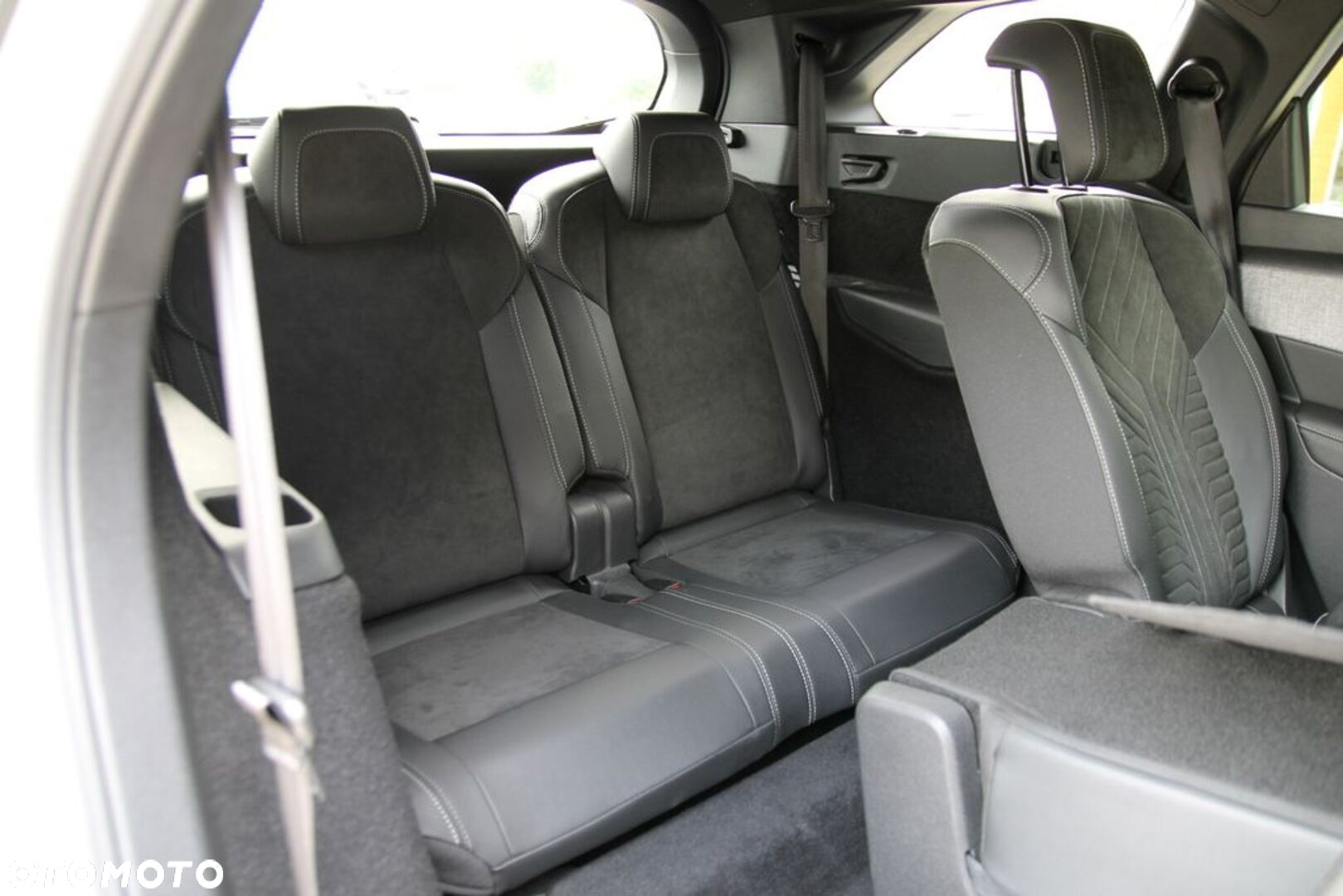 Peugeot 5008 1.2 PureTech mHEV GT S&S e-DCS6 - 23